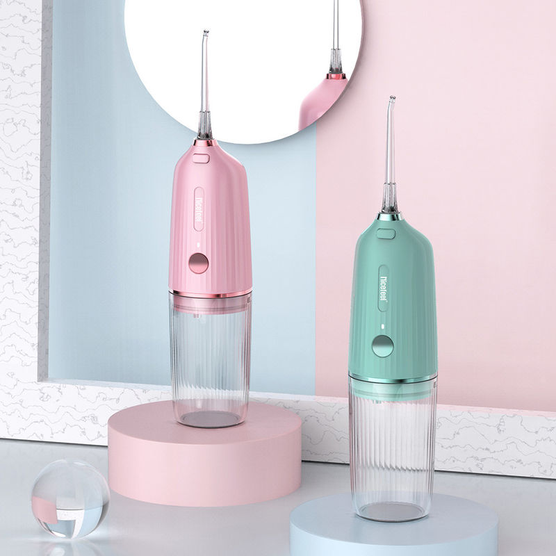 0.6mm水コラム130mlの歯のための携帯用歯の洗剤の電気水Flosser